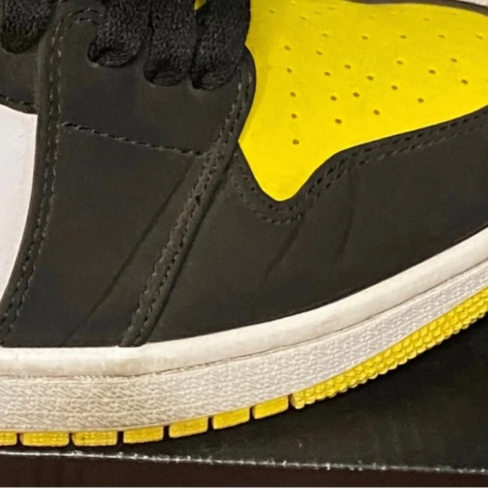 Jordan 1 Mid SE Yellow Toe 2019 - Picture 9 of 14